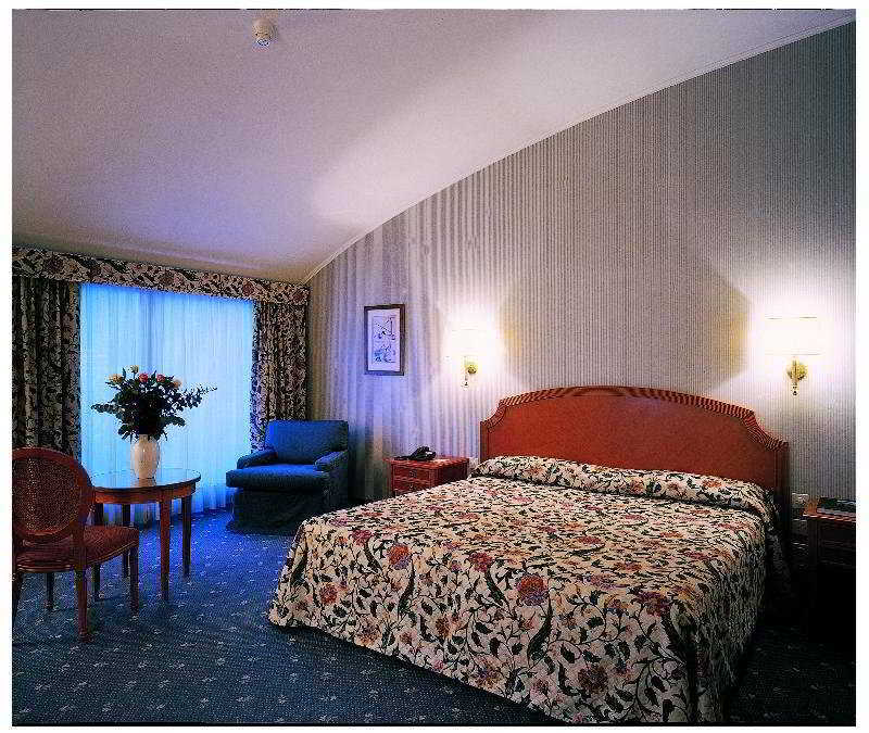 Hotel De La Paix Lugano Bilik gambar